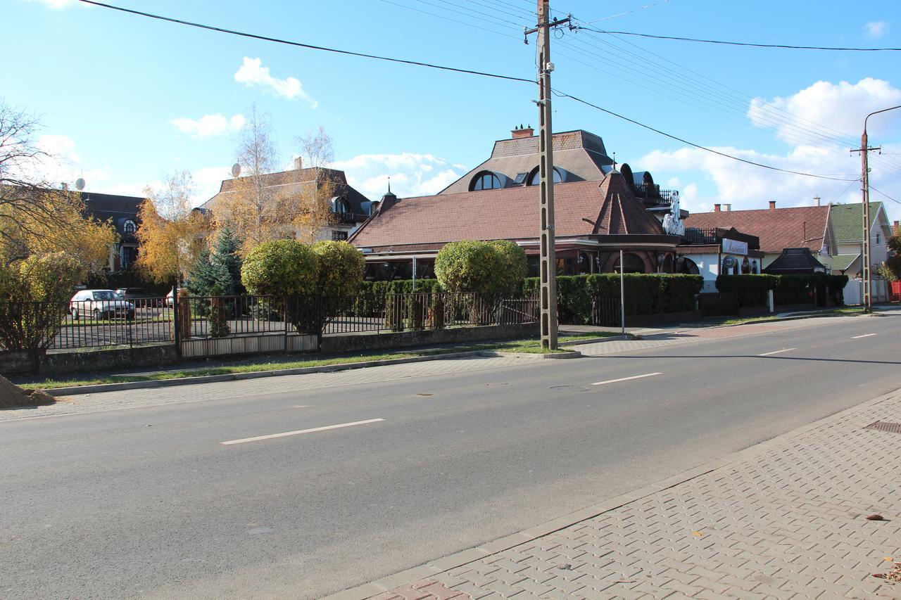 Karikas Hotel Hajduszoboszlo Exterior photo