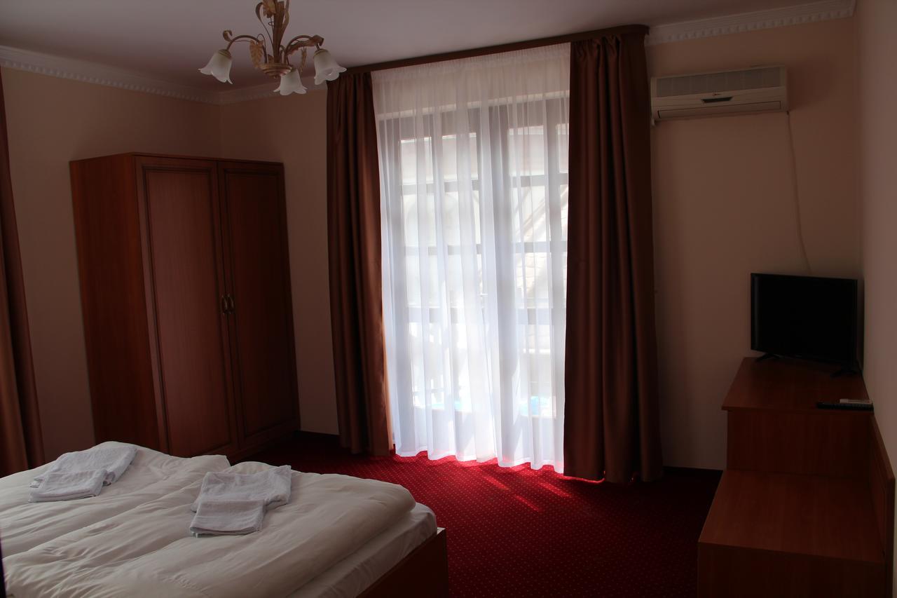 Karikas Hotel Hajduszoboszlo Exterior photo